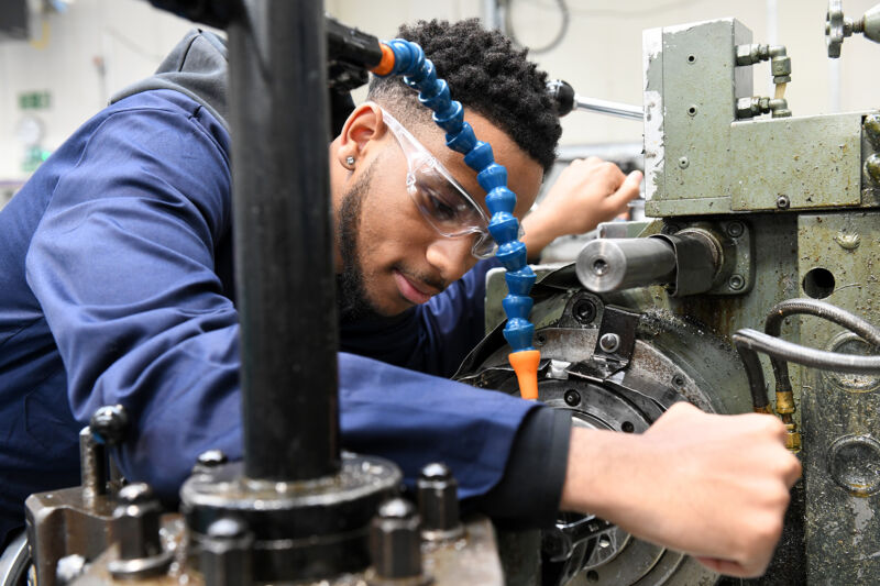 Manufacturing Barometer highlights staff shortages and supply chain pressures